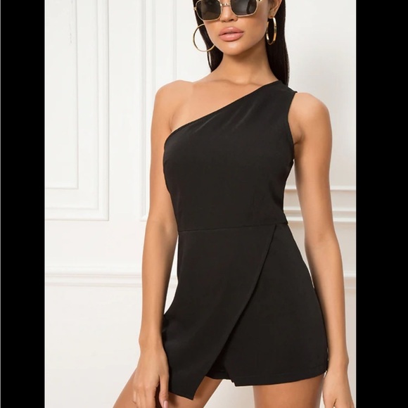 Superdown Alexa One Shoulder Romper Black Large - Picture 1 of 14